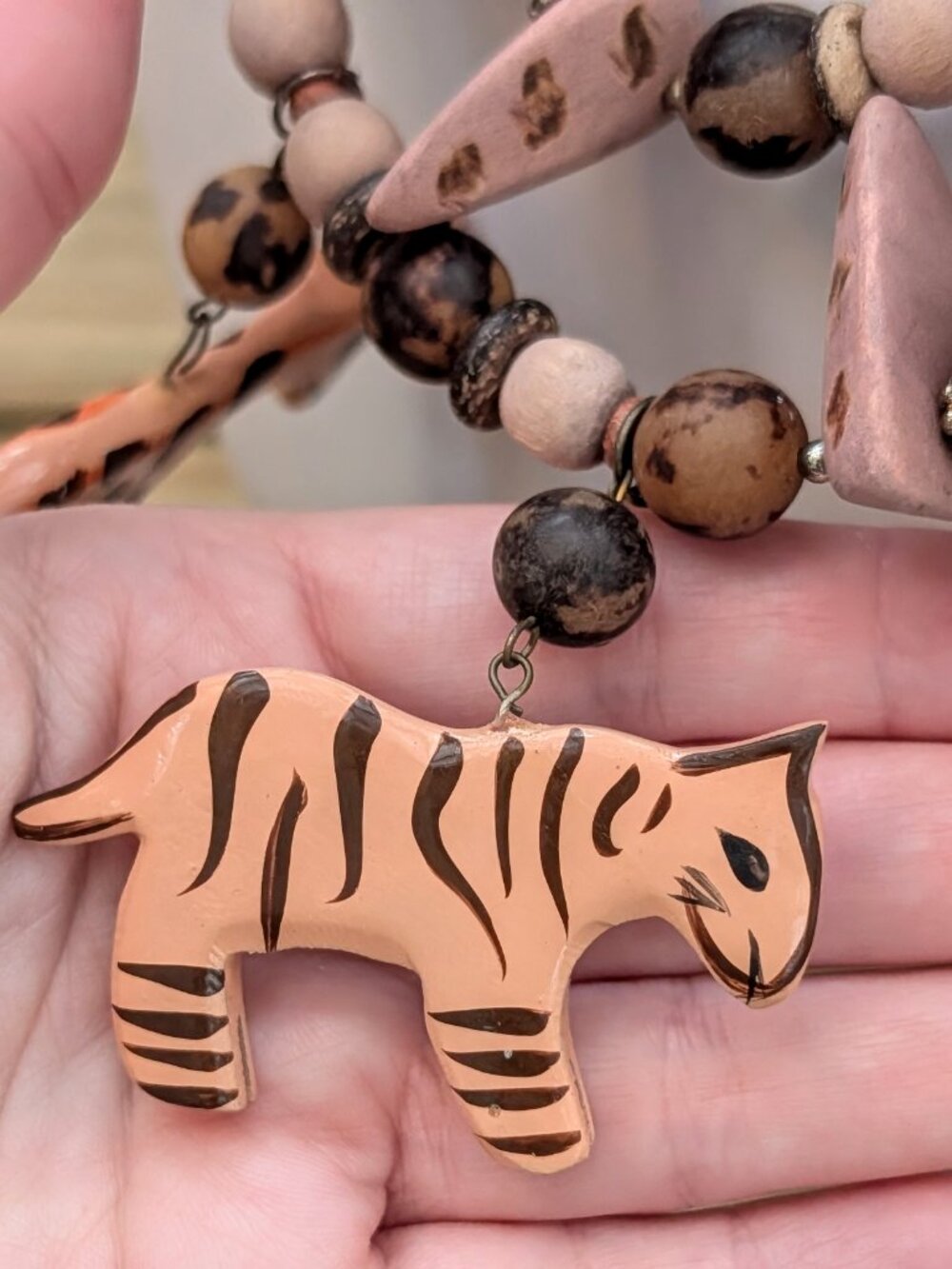 Vintage 1990's Chunky "safari" themed wood bead necklace, hand painted - Picture 4 of 7
